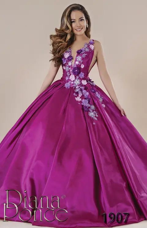 Vestido de XV años modelo 1907 Magenta Floral — Diana Ponce Zamora